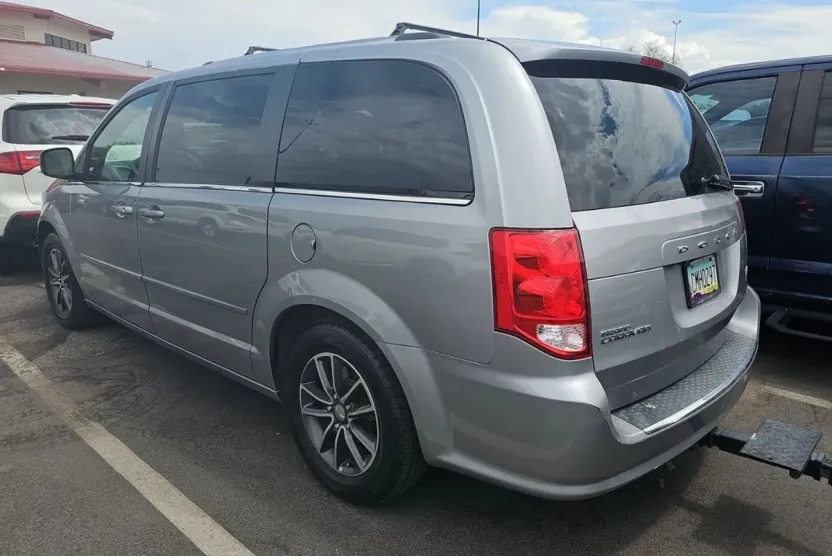 2017 Dodge Grand Caravan SXT photo 1