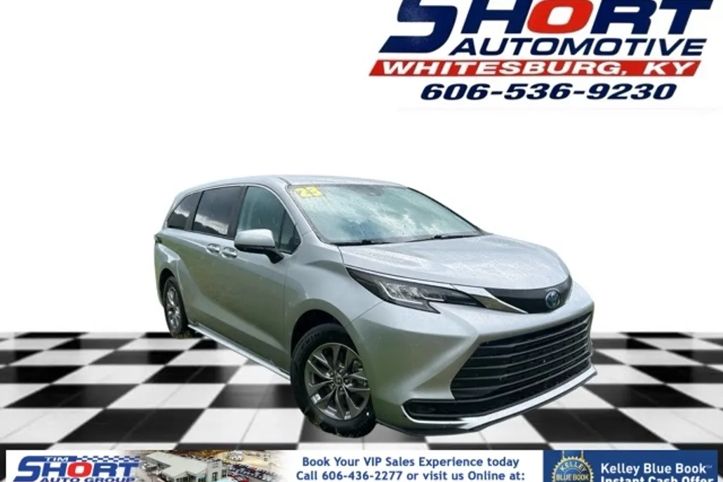 2023 Toyota Sienna LE photo 1