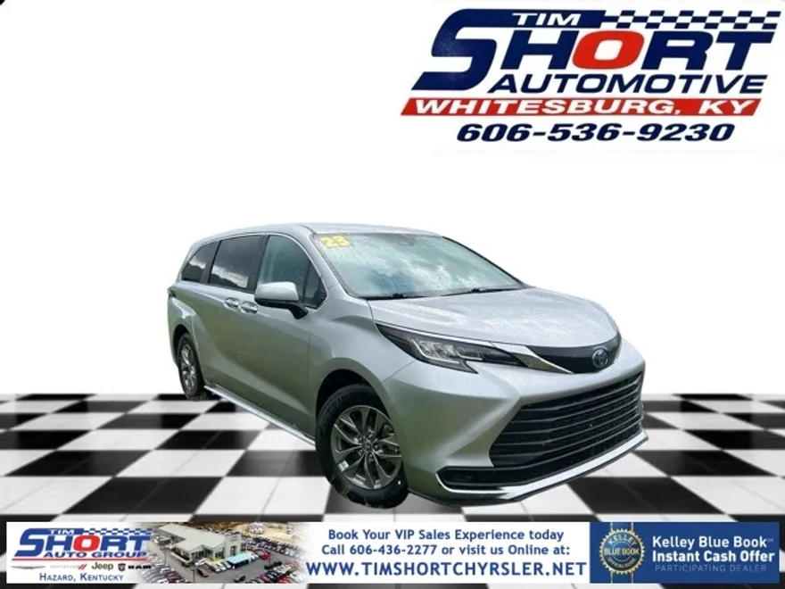 2023 Toyota Sienna LE photo 1