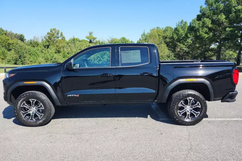 2024 Gmc Canyon AT4 photo 1