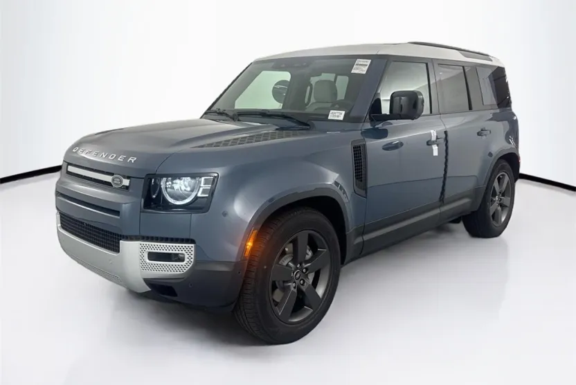 2025 Land Rover Defender 110 S photo 1