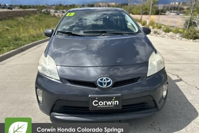 2013 Toyota Prius Four photo 1