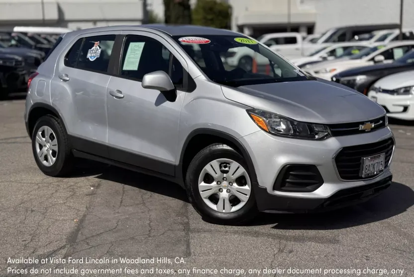 2017 Chevrolet Trax LS photo 1