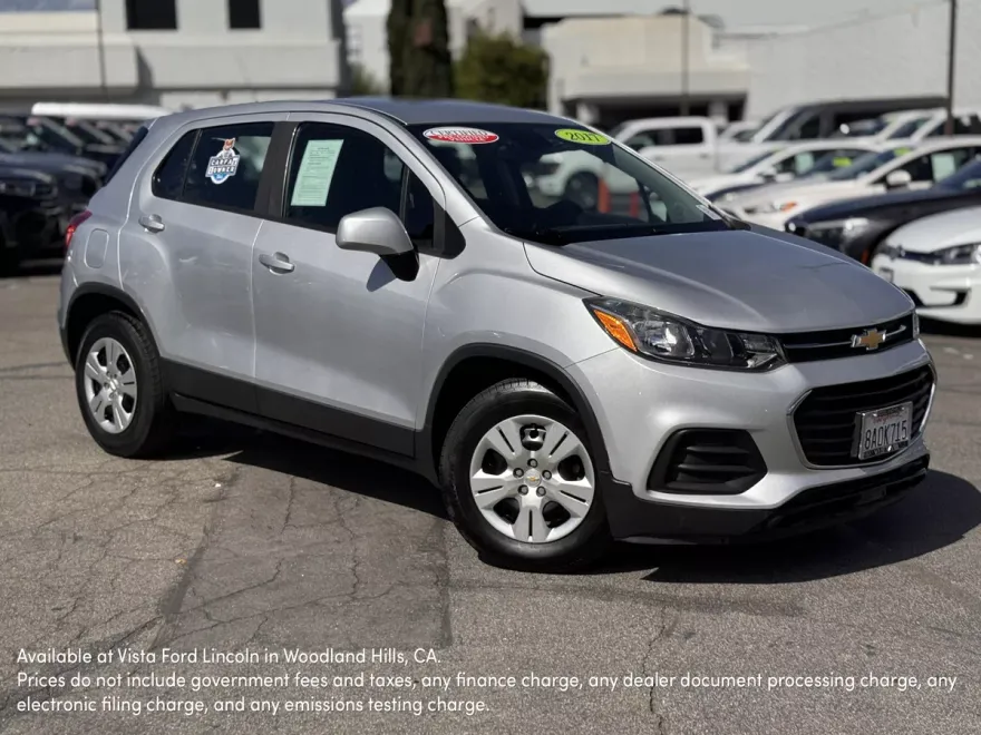 2017 Chevrolet Trax LS photo 1