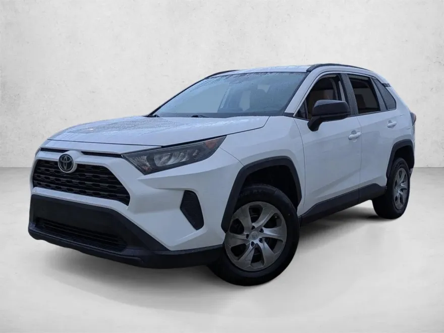 2019 Toyota RAV4 LE photo 1