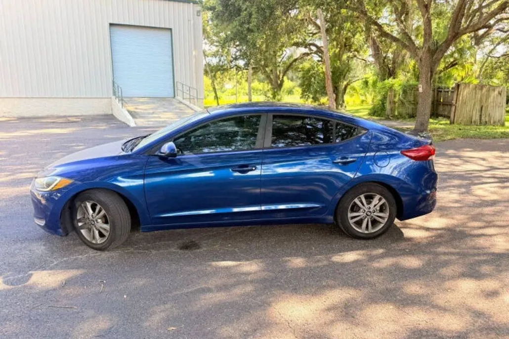 2017 Hyundai Elantra SE photo 1
