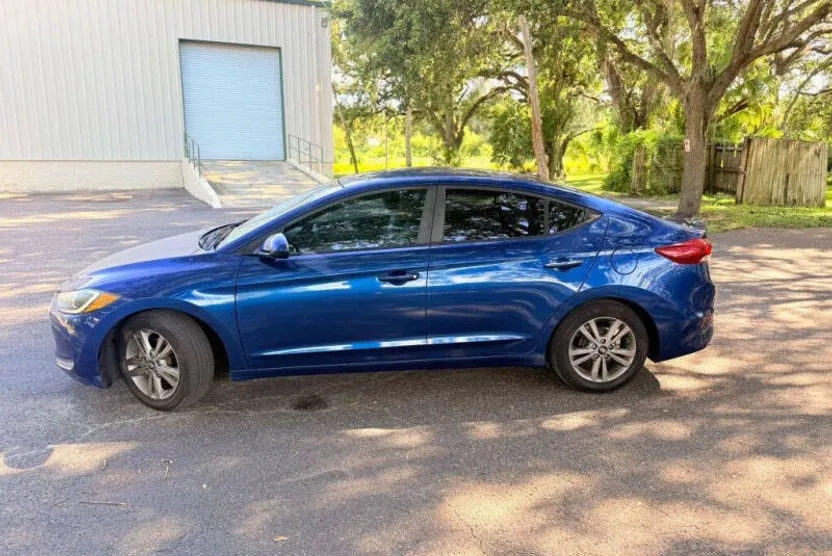 2017 Hyundai Elantra SE photo 1