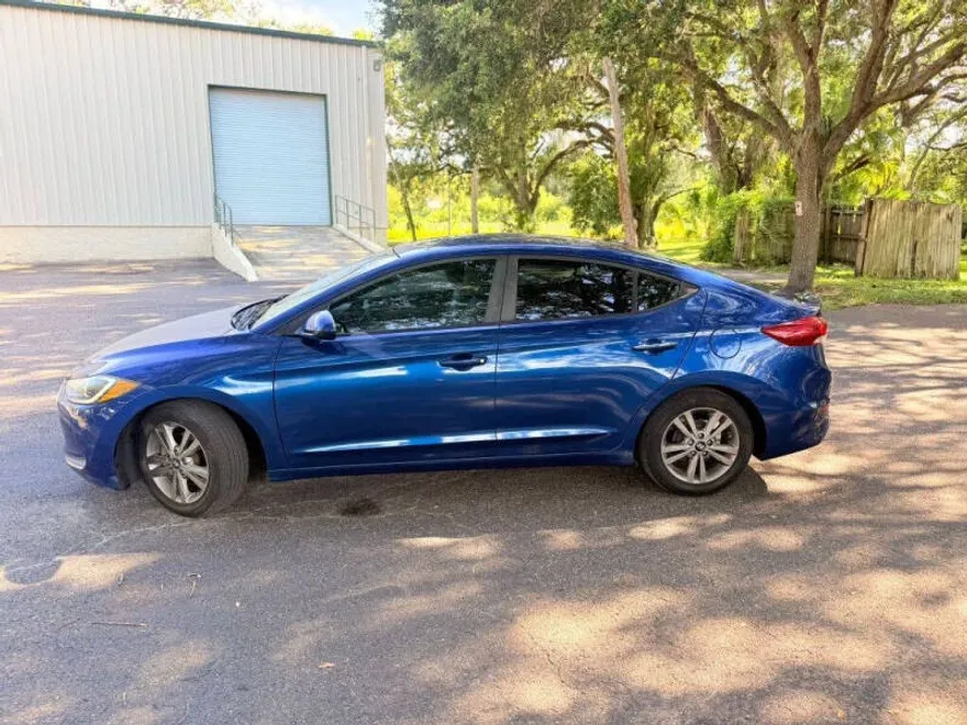 2017 Hyundai Elantra SE photo 1