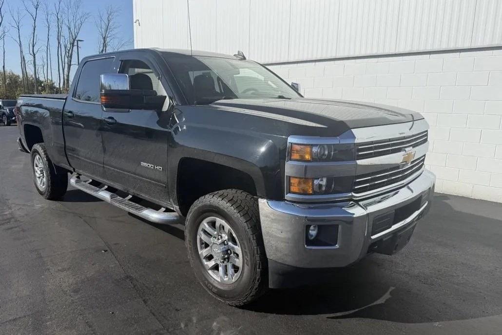 2017 Chevrolet Silverado 2500HD LT photo 1