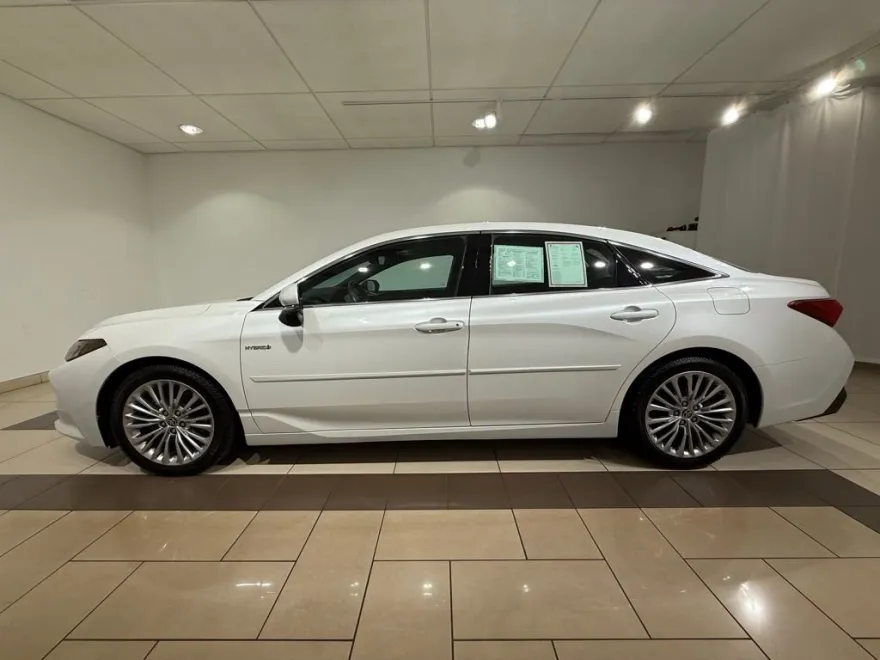 2020 Toyota Avalon Hybrid Limited photo 1