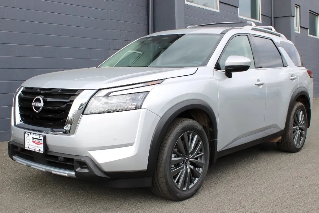 2025 Nissan Pathfinder SL photo 1