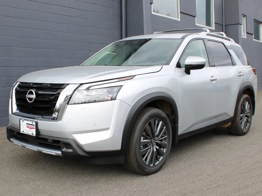 2025 Nissan Pathfinder SL photo 1