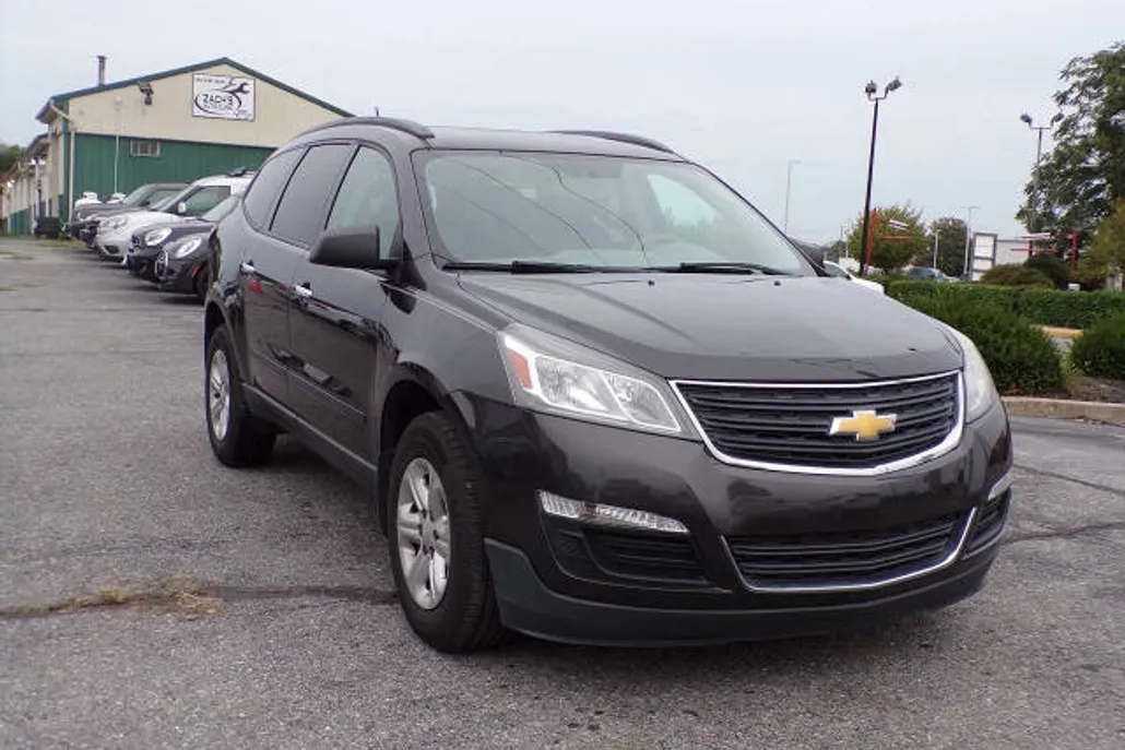 2017 Chevrolet Traverse LS photo 1