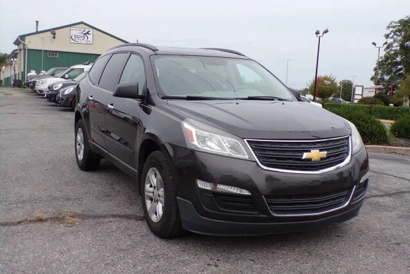 2017 Chevrolet Traverse LS photo 1