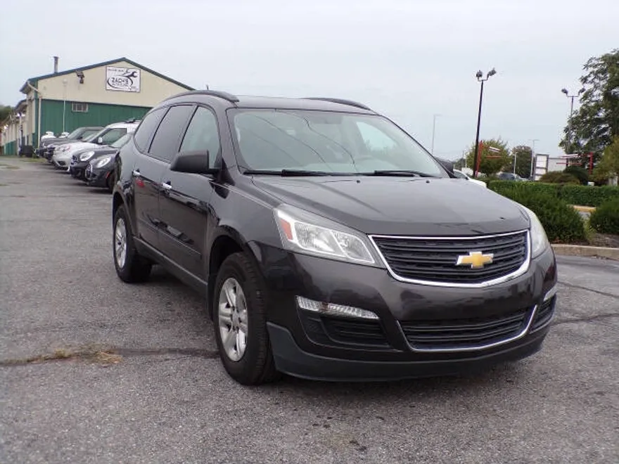 2017 Chevrolet Traverse LS photo 1
