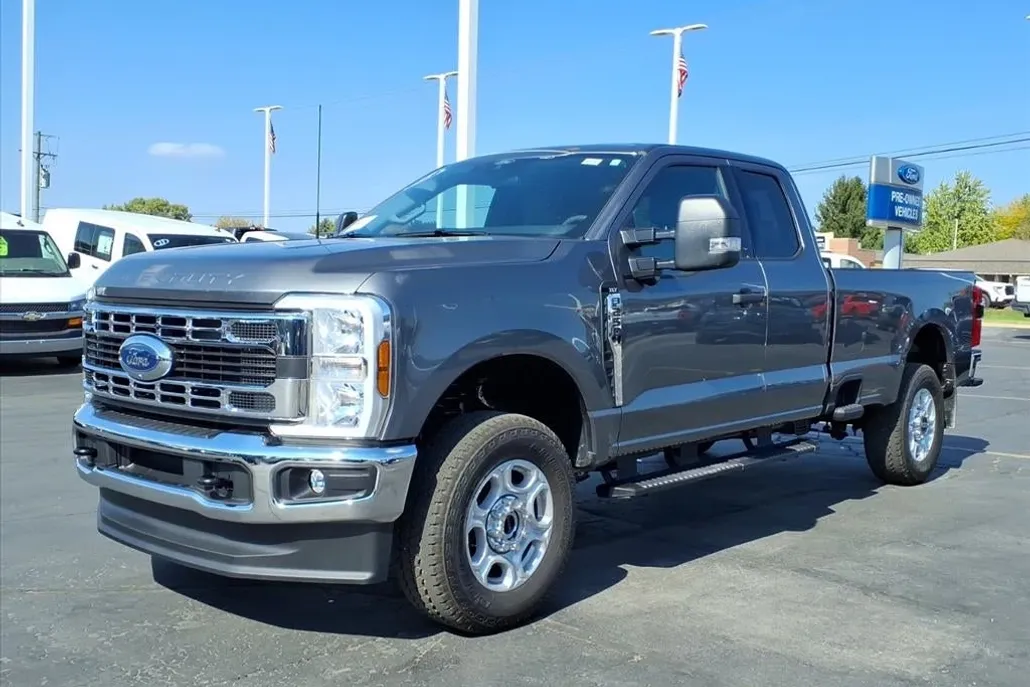 2025 Ford F-250 XLT photo 1