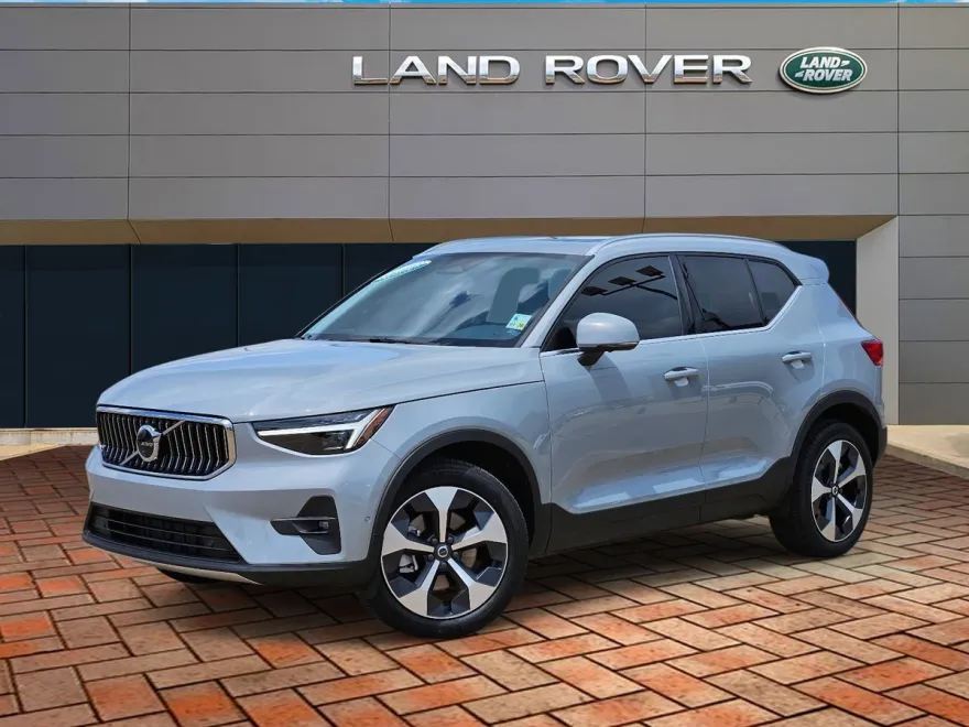 2025 Volvo XC40 Plus photo 1