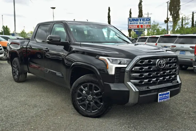 2024 Toyota Tundra CrewMax Platinum photo 1