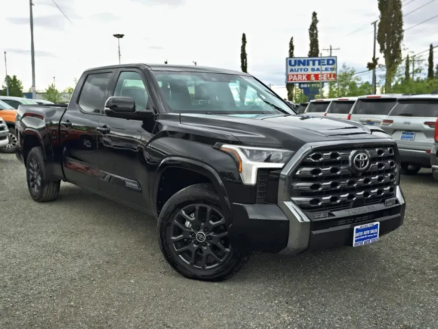 2024 Toyota Tundra CrewMax Platinum photo 1