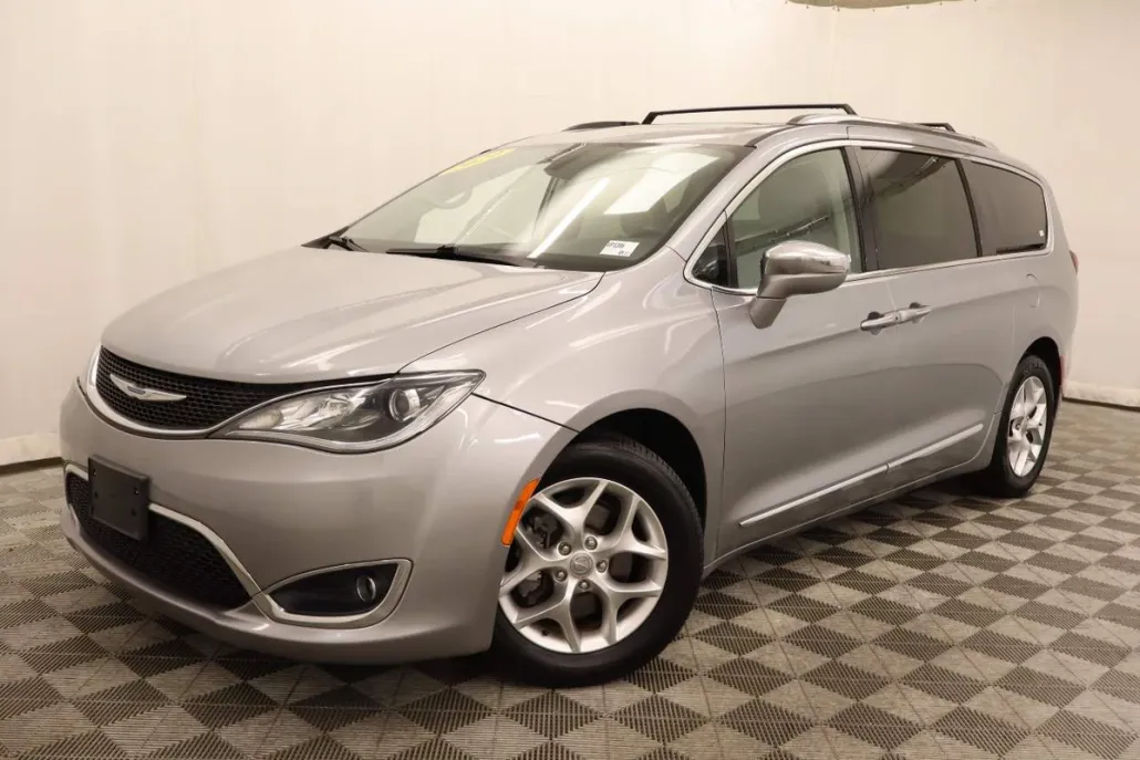 2020 Chrysler Pacifica Limited photo 1