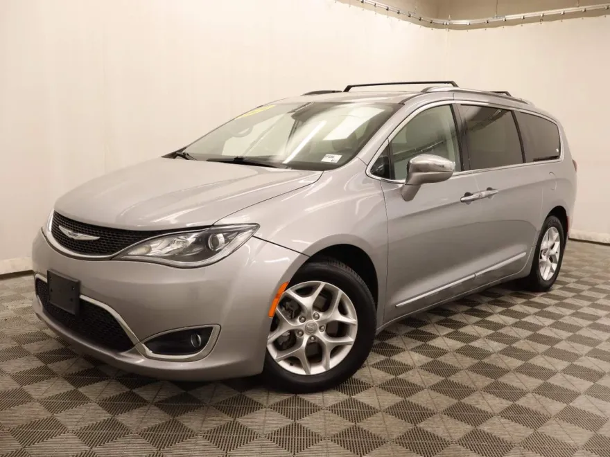 2020 Chrysler Pacifica Limited photo 1