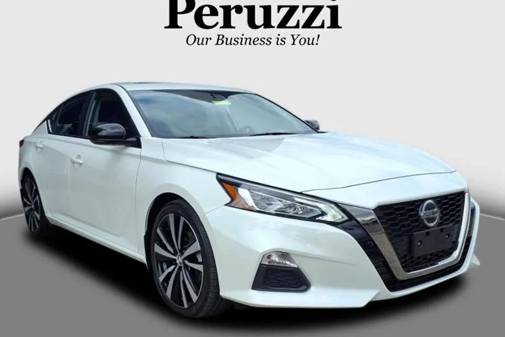 2022 Nissan Altima SR photo 1