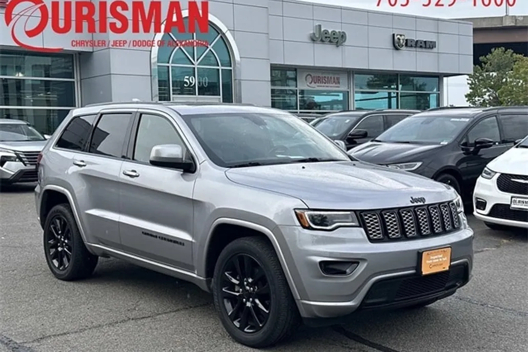 2020 Jeep Grand Cherokee Laredo Altitude photo 1