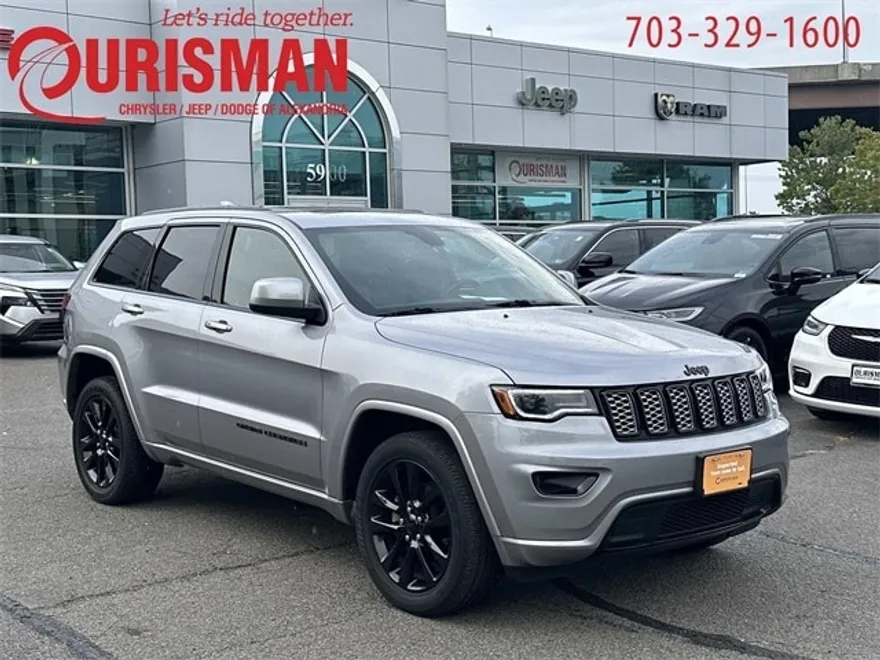2020 Jeep Grand Cherokee Laredo Altitude photo 1