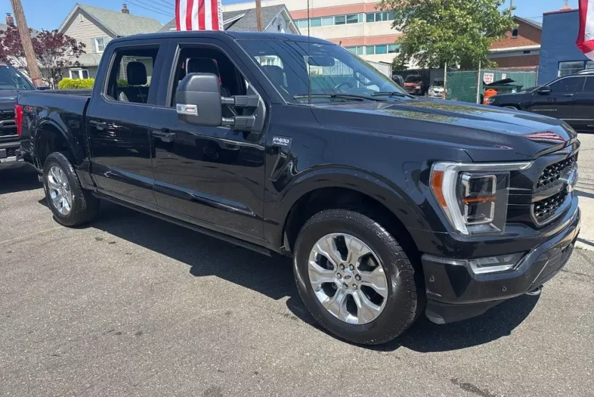 2023 Ford F-150 Platinum photo 1