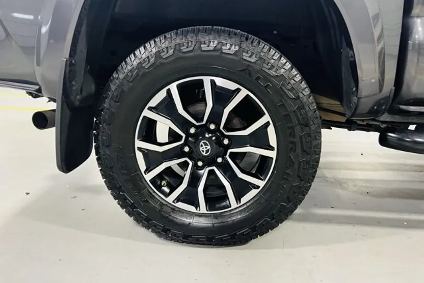 2020 Toyota Tacoma TRD Sport photo 1