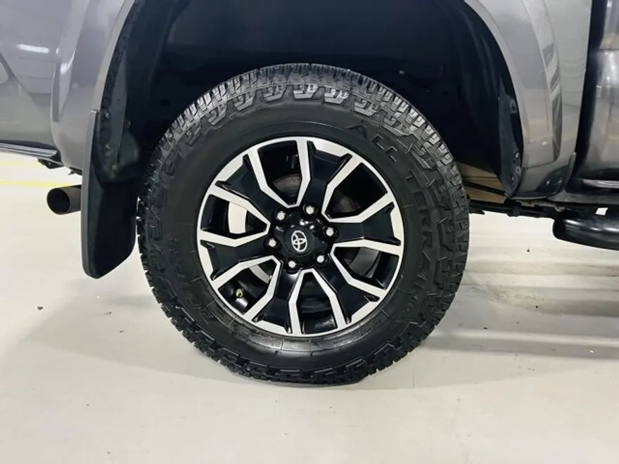 2020 Toyota Tacoma TRD Sport photo 1