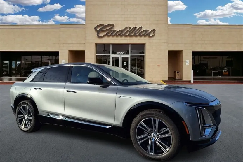 2025 Cadillac Lyriq Luxury photo 1