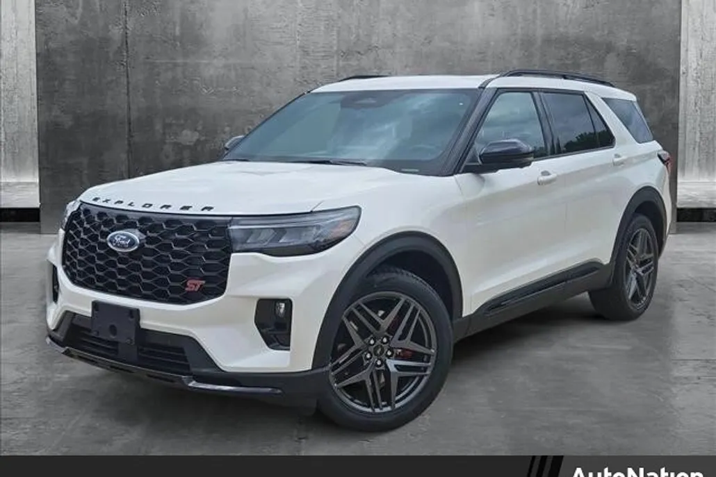 2025 Ford Explorer ST photo 1