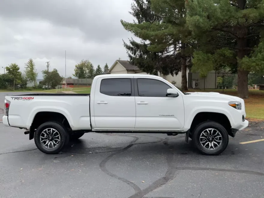 2022 Toyota Tacoma 4x4 TRD Sport photo 2
