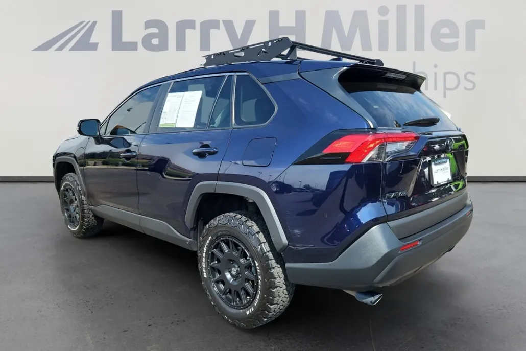2023 Toyota RAV4 XLE Premium photo 1