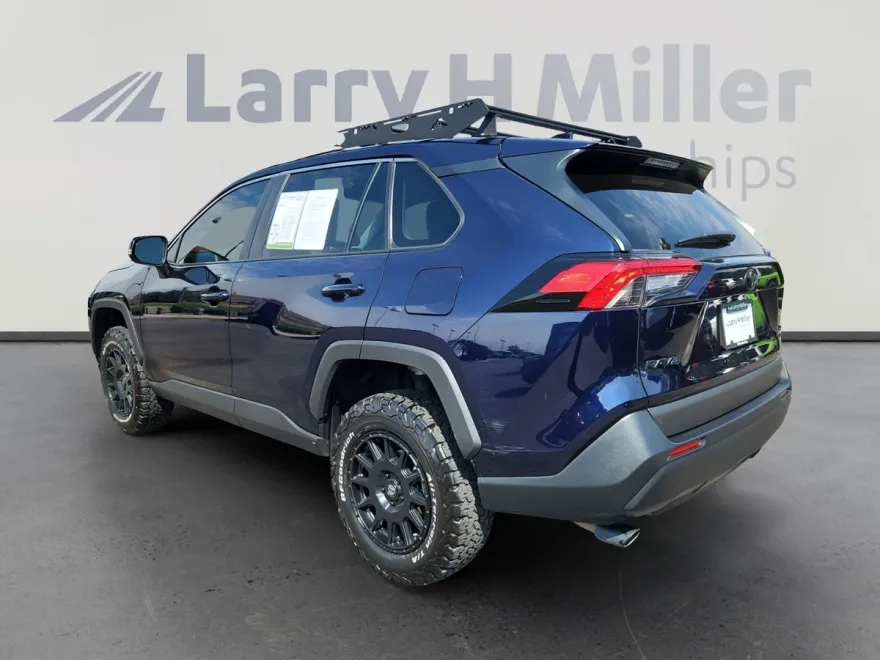 2023 Toyota RAV4 XLE Premium photo 1