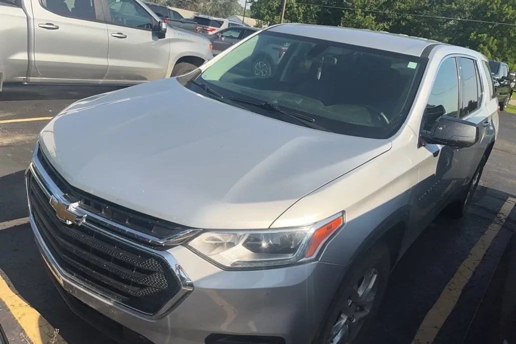 2020 Chevrolet Traverse LS photo 1