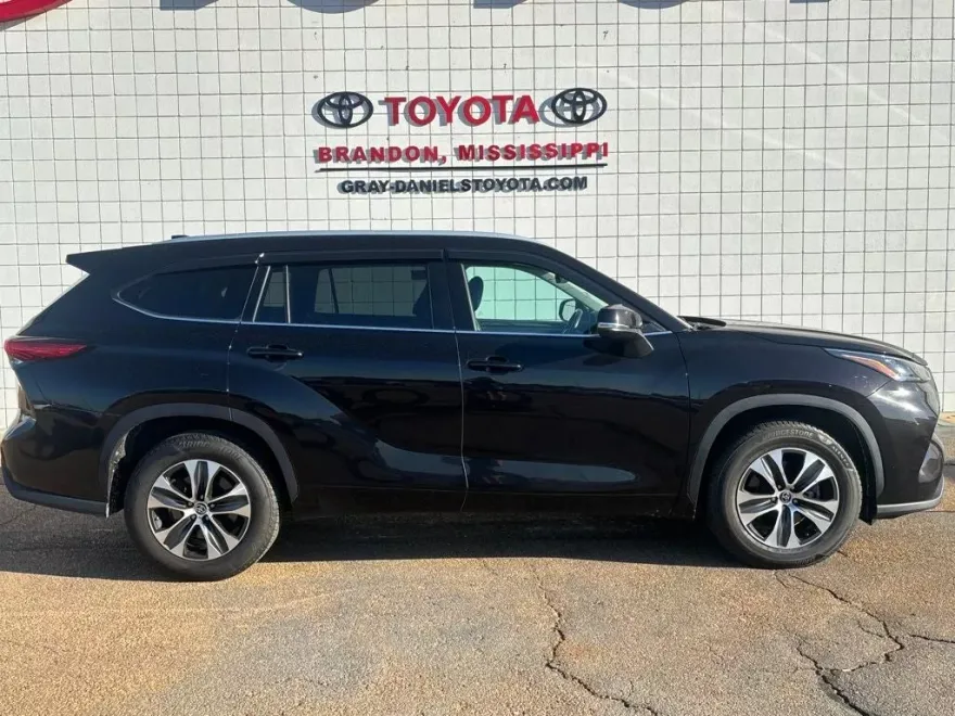 2022 Toyota Highlander XLE photo 1