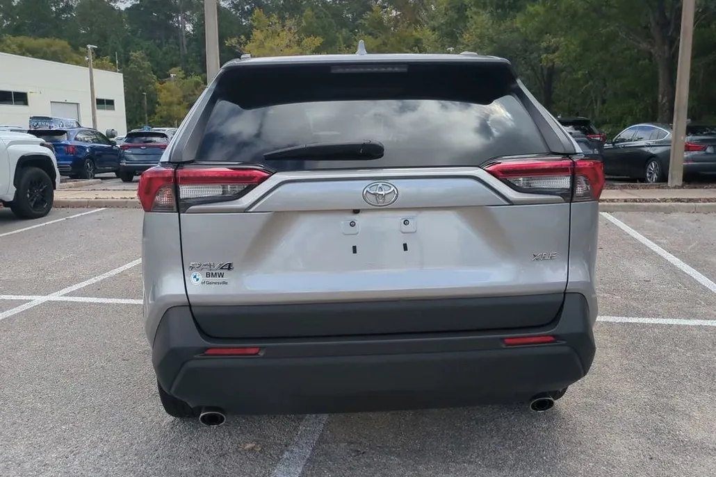 2020 Toyota RAV4 XLE Premium photo 1