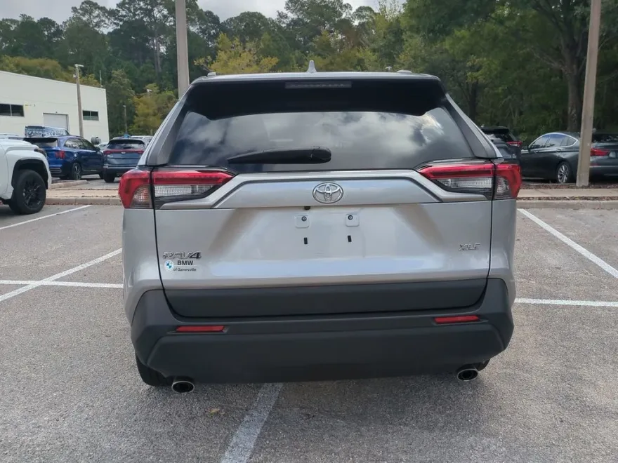 2020 Toyota RAV4 XLE Premium photo 1