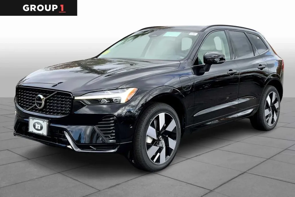 2025 Volvo XC60 Plus photo 1