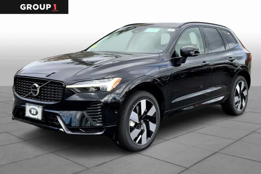 2025 Volvo XC60 Plus photo 1