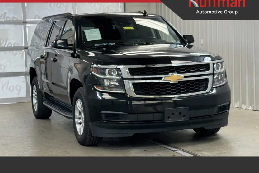 2018 Chevrolet Suburban LT photo 1