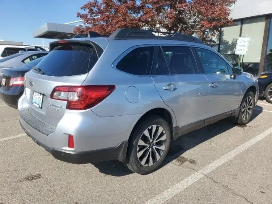 2017 Subaru Outback 2.5i Limited photo 1