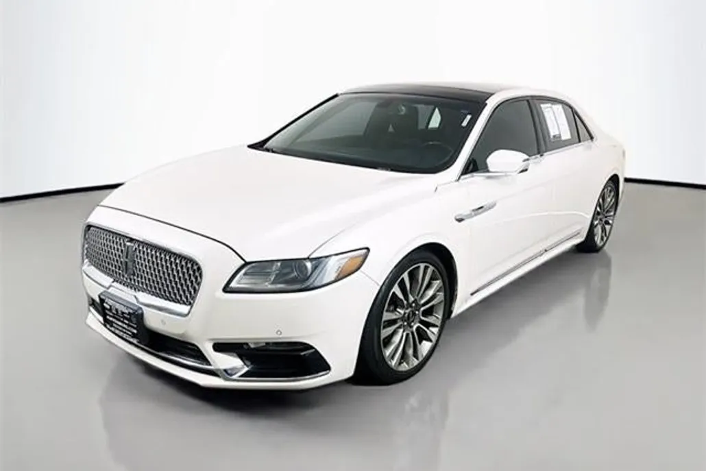 2018 Lincoln Continental Select photo 1