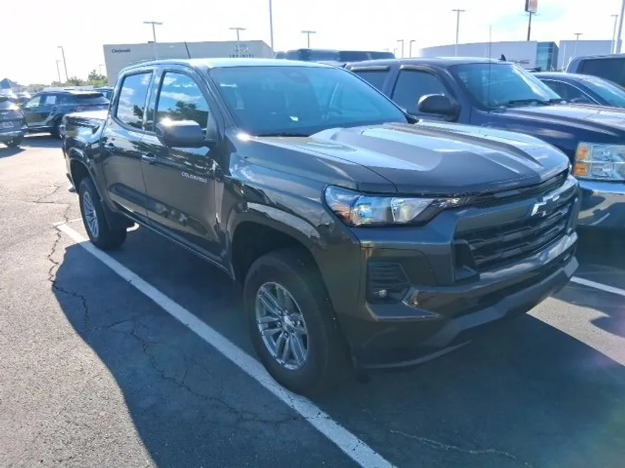 2024 Chevrolet Colorado LT photo 1