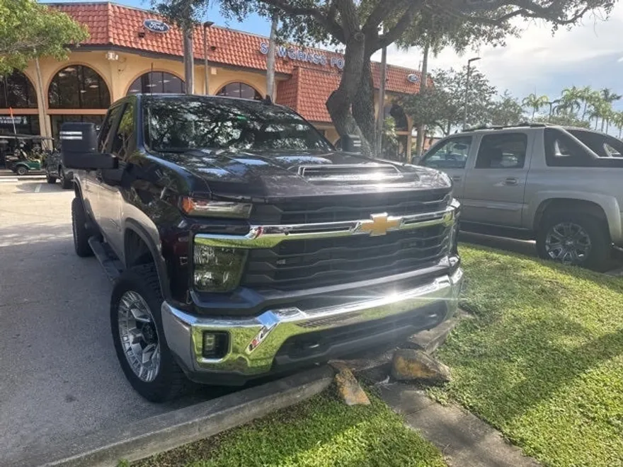 2024 Chevrolet Silverado 2500HD LT photo 1