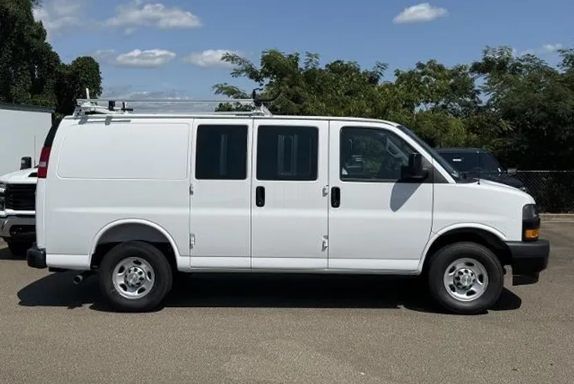2025 Chevrolet Express Cargo 2500 photo 1