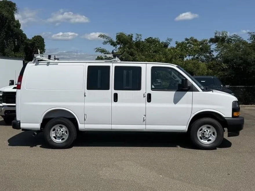 2025 Chevrolet Express Cargo 2500 photo 1