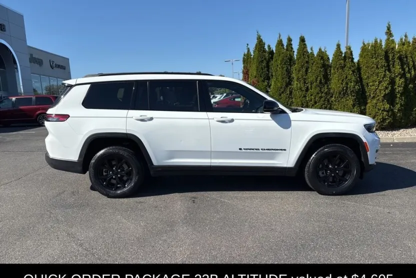 2024 Jeep Grand Cherokee Altitude photo 1